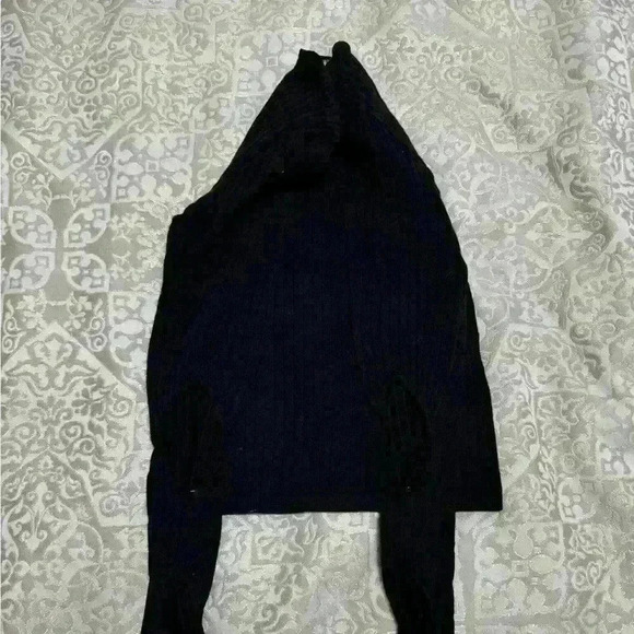 Zara woman’s black long sleeve with elbow cut outs very stylish in  size small - Picture 4 of 5